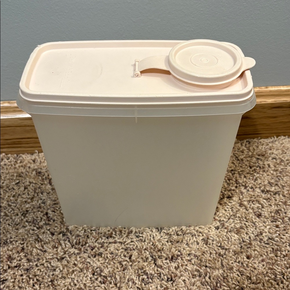 Tupperware Vintage 471-11 Store & Pour Cereal Keeper Container Pink Flip Top Lid